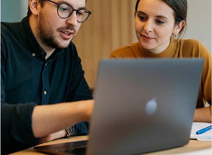 On vous prend la main dès le début